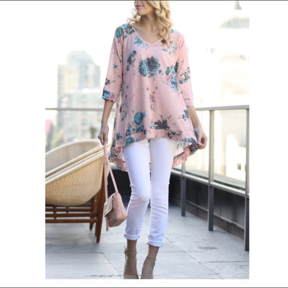 Floral hi-lo v-neck Tunic 🌸